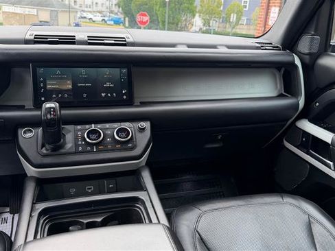 Used 2020 Land Rover Defender 110 HSE AWD/4WD image 25