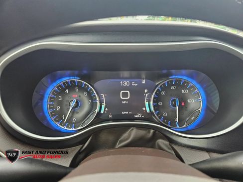 Used 2020 Chrysler Pacifica Touring w/ Advanced Safetytec Group FWD image 24