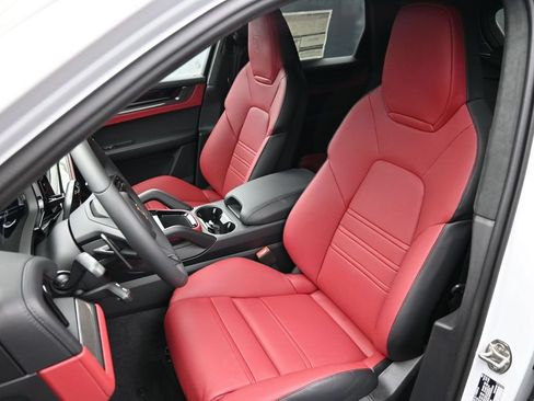 New 2026 Porsche Cayenne GTS AWD/4WD image 7