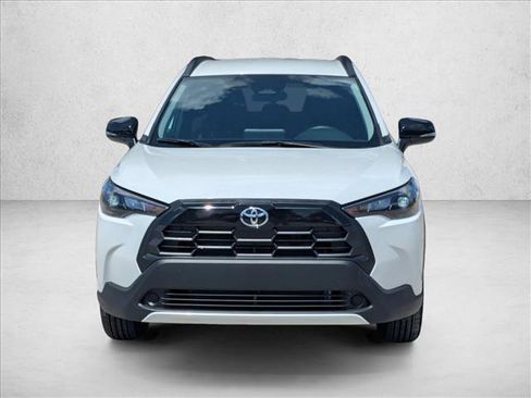 Used 2026 Toyota Corolla Cross LE FWD image 2