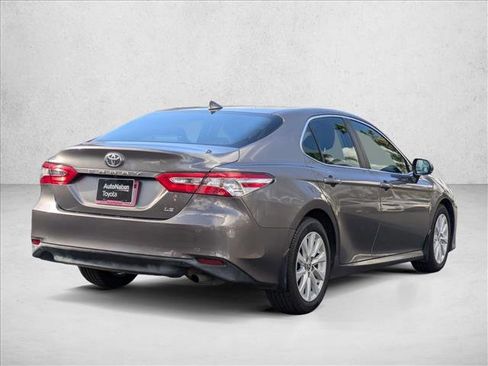 Used 2020 Toyota Camry LE image 5