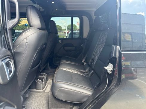Used 2024 Jeep Gladiator Sport AWD/4WD image 5