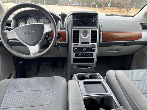 Used 2009 Chrysler Town & Country Touring w/ Family Value Group image 13