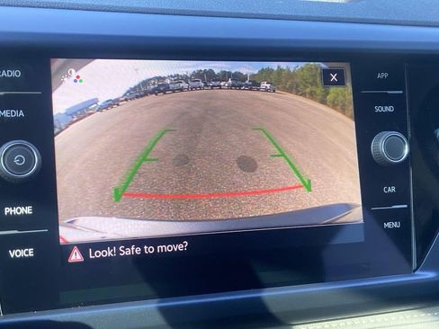 Used 2024 Volkswagen Taos SE image 14