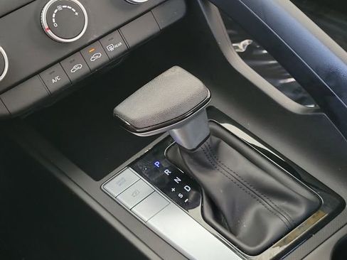 Used 2024 Hyundai Elantra SE image 10