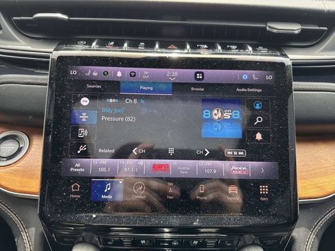 Used 2022 Jeep Grand Cherokee Summit AWD/4WD image 18