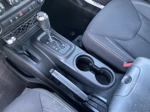 Used 2016 Jeep Wrangler Unlimited Sahara w/ Connectivity Group image 37