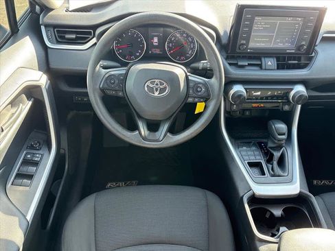 Used 2020 Toyota RAV4 LE image 4