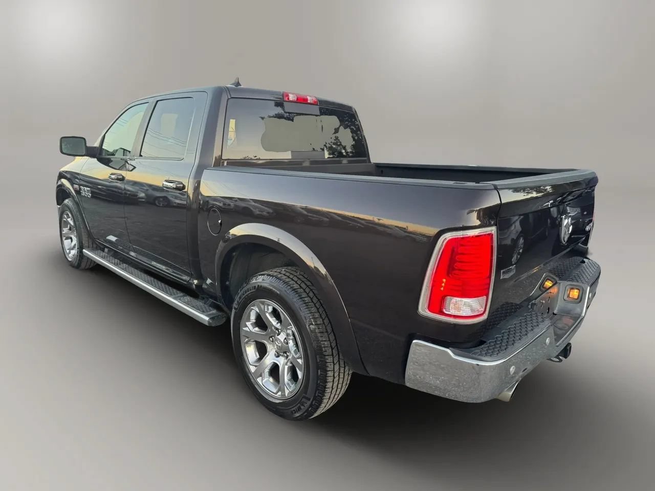 Used 2017 RAM 1500 Laramie w/ Convenience Group AWD/4WD image 9