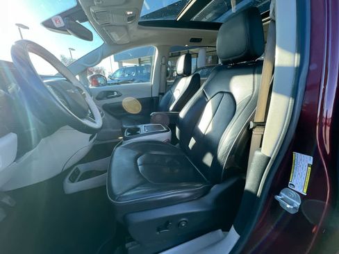 Used 2020 Chrysler Pacifica Limited image 11