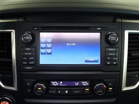 Used 2018 Nissan Titan SV w/ SV Convenience Package AWD/4WD image 17