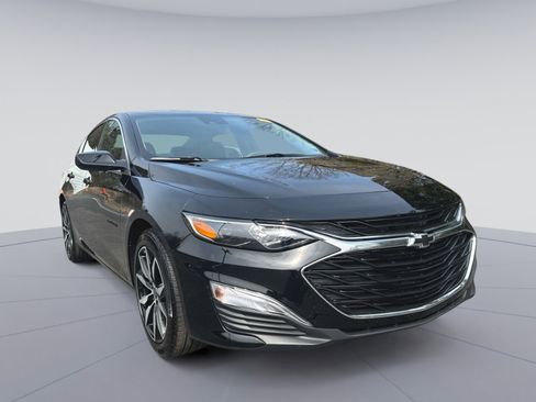 Used 2025 Chevrolet Malibu RS image 1