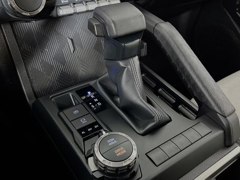 Certified 2025 Toyota 4Runner SR5 AWD/4WD image 17