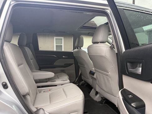 Used 2014 Toyota Highlander Limited AWD/4WD image 18