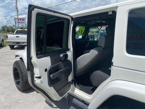 Used 2008 Jeep Wrangler Unlimited Rubicon w/ PWR Convenience Group AWD/4WD image 14