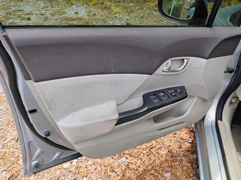 Used 2012 Honda Civic Hybrid Sedan image 10