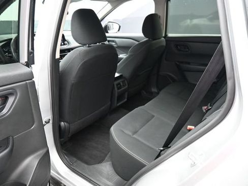 Used 2024 Nissan Rogue S FWD image 12
