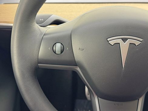 Used 2022 Tesla Model Y Performance image 19