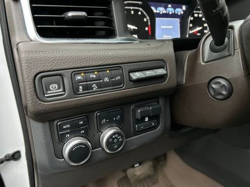 Used 2021 GMC Yukon Denali w/ Denali Premium Package image 16