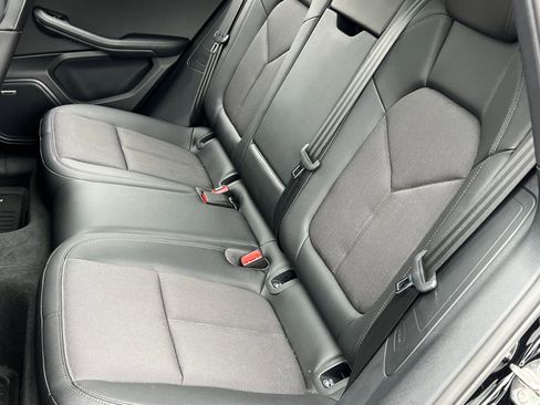 Used 2025 Porsche Macan image 18