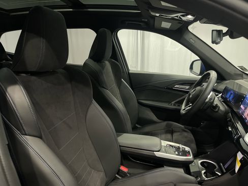 Used 2025 BMW X1 xDrive28i w/ Premium Package image 16