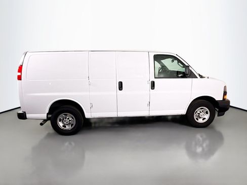Used 2021 Chevrolet Express 2500 RWD image 11