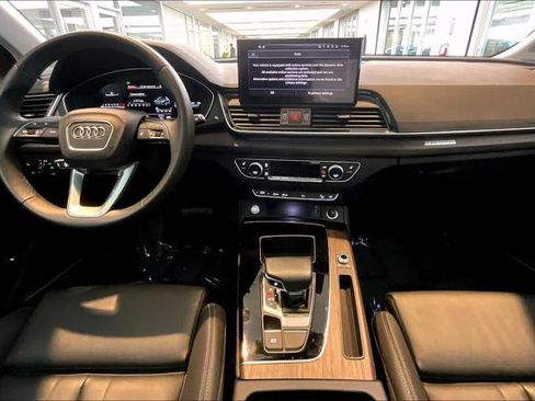 Certified 2025 Audi Q5 2.0T Premium Plus w/ Premium Plus Package AWD/4WD image 16