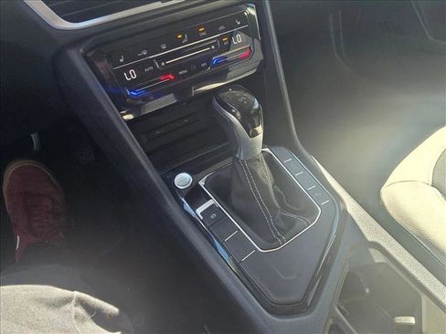 Used 2025 Volkswagen Taos SE image 14