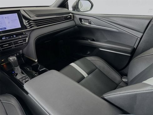 Used 2025 Toyota Camry SE image 23