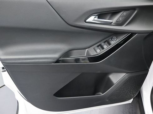 Used 2025 Chevrolet Equinox LT w/ Safety and Technology Package FWD image 11