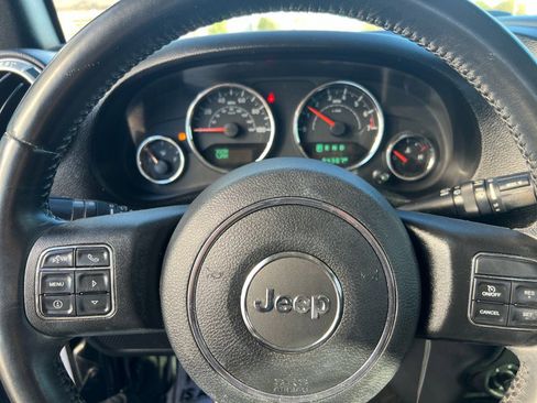 Used 2018 Jeep Wrangler Unlimited Sahara w/ Dual Top Group image 18