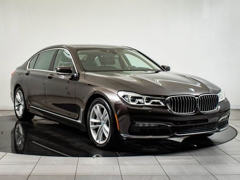 Used 2016 BMW 750i xDrive image 12