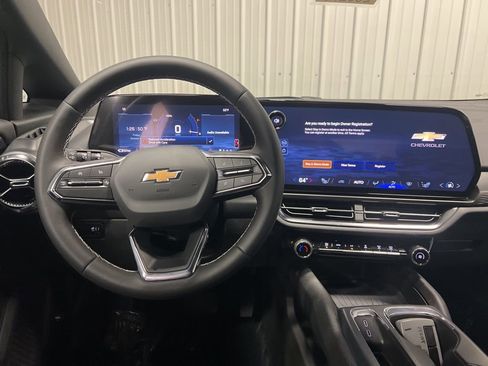 New 2026 Chevrolet Equinox EV LT w/ Comfort Package AWD/4WD image 11