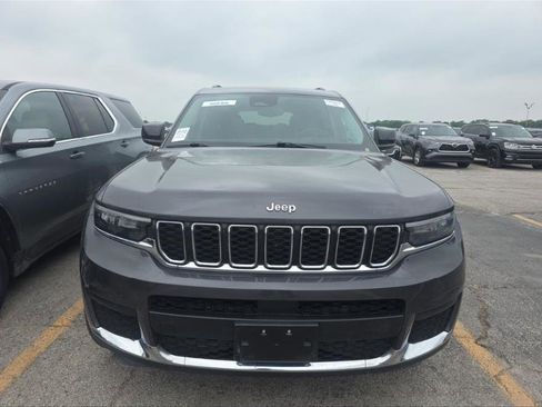 Used 2023 Jeep Grand Cherokee L Laredo RWD image 8