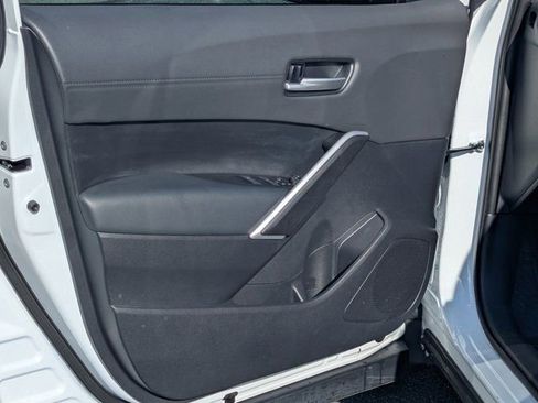 Used 2025 Toyota Corolla Cross w/ Convenience Package image 10