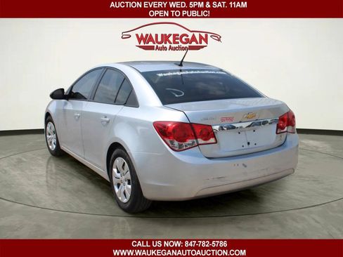 Used 2013 Chevrolet Cruze LS FWD image 4