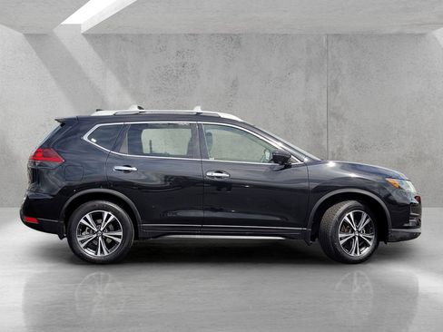 Used 2020 Nissan Rogue SV w/ Premium Package FWD image 3