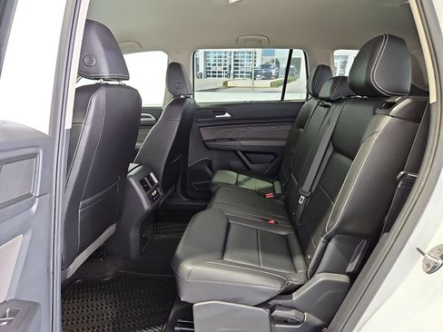 Used 2023 Volkswagen Atlas SE w/ Black Wheel Package FWD image 13