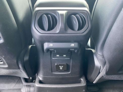 Used 2022 Jeep Wrangler Unlimited Rubicon w/ Trailer Tow Package image 14