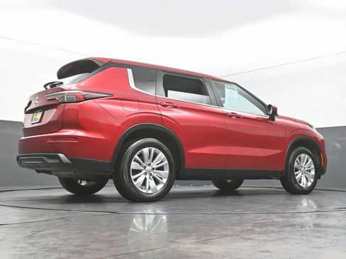 Used 2025 Mitsubishi Outlander ES image 45