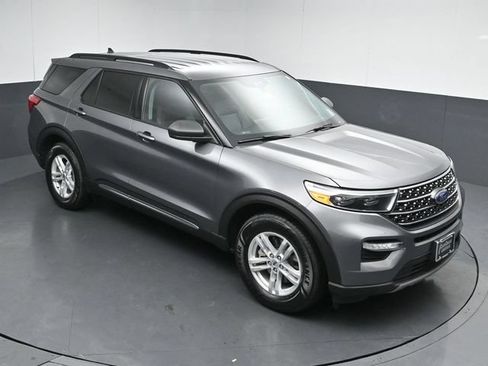 Certified 2021 Ford Explorer XLT w/ Equipment Group 202A AWD/4WD image 44