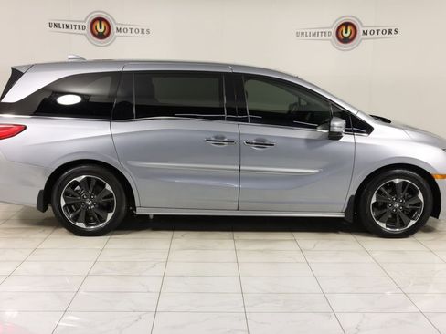 Used 2023 Honda Odyssey Elite image 2
