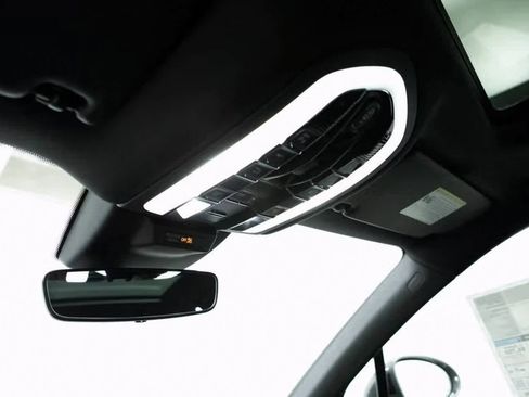 Certified 2025 Porsche Macan Turbo image 26