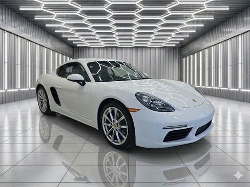 Used 2019 Porsche 718 Cayman RWD image 2