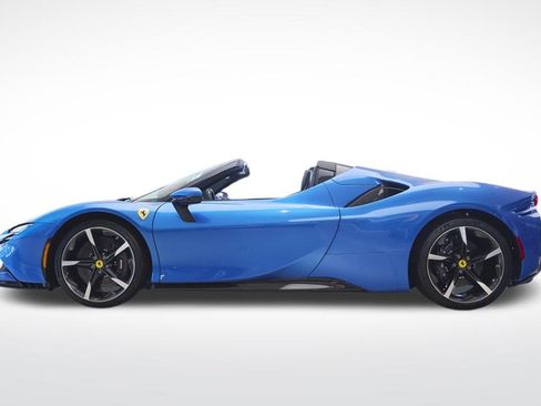 Used 2023 Ferrari SF90 Spider image 2
