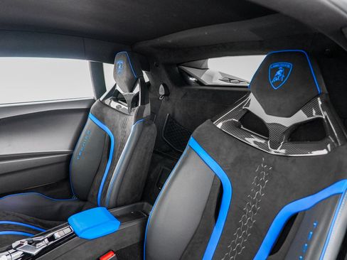 Used 2023 Lamborghini Huracan Tecnica RWD image 16