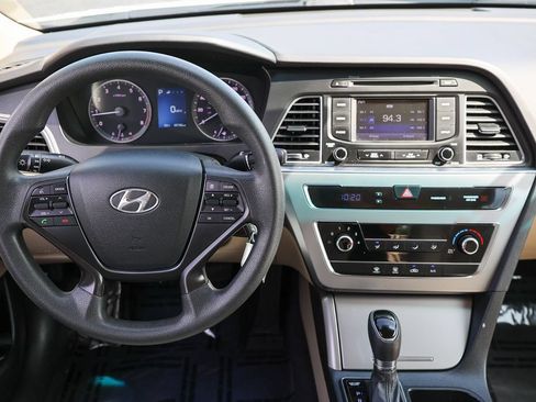 Used 2015 Hyundai Sonata SE w/ Option Group 09 FWD image 7