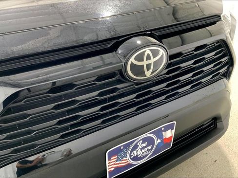 Used 2024 Toyota RAV4 XLE FWD image 30