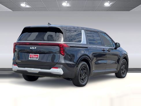 Used 2026 Kia Carnival FWD image 9