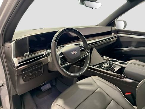 New 2026 Cadillac Escalade ESV Luxury w/ LPO, Floor Liner Package AWD/4WD image 9
